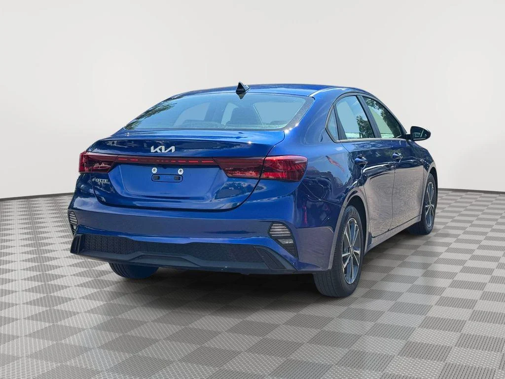 Used 2022 Deep Sea Blue Kia LXS image 4