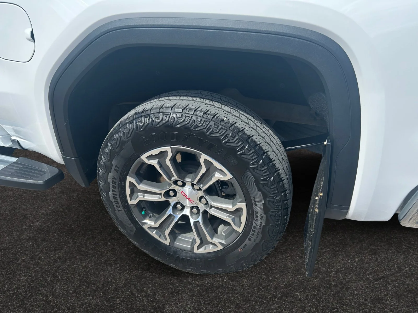Used 2023 Summit White GMC SLT Crew Cab image 9