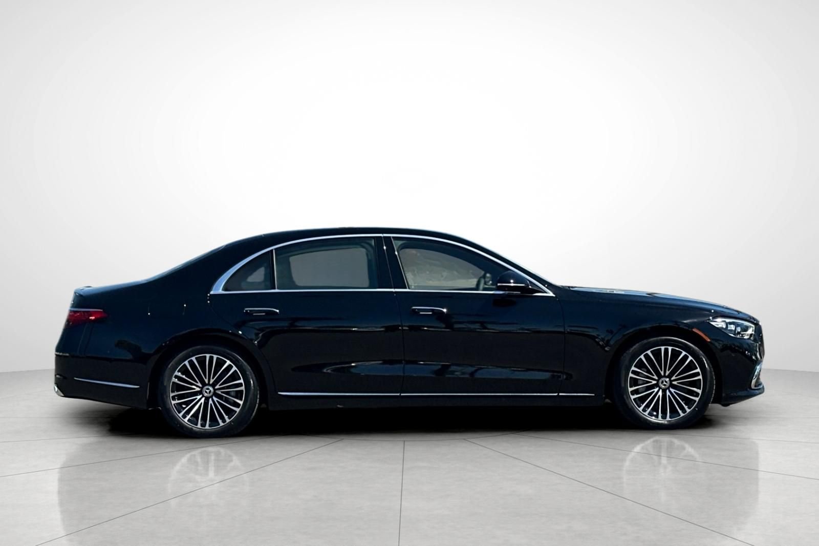 New 2025 Black Mercedes-Benz S 580e image 34