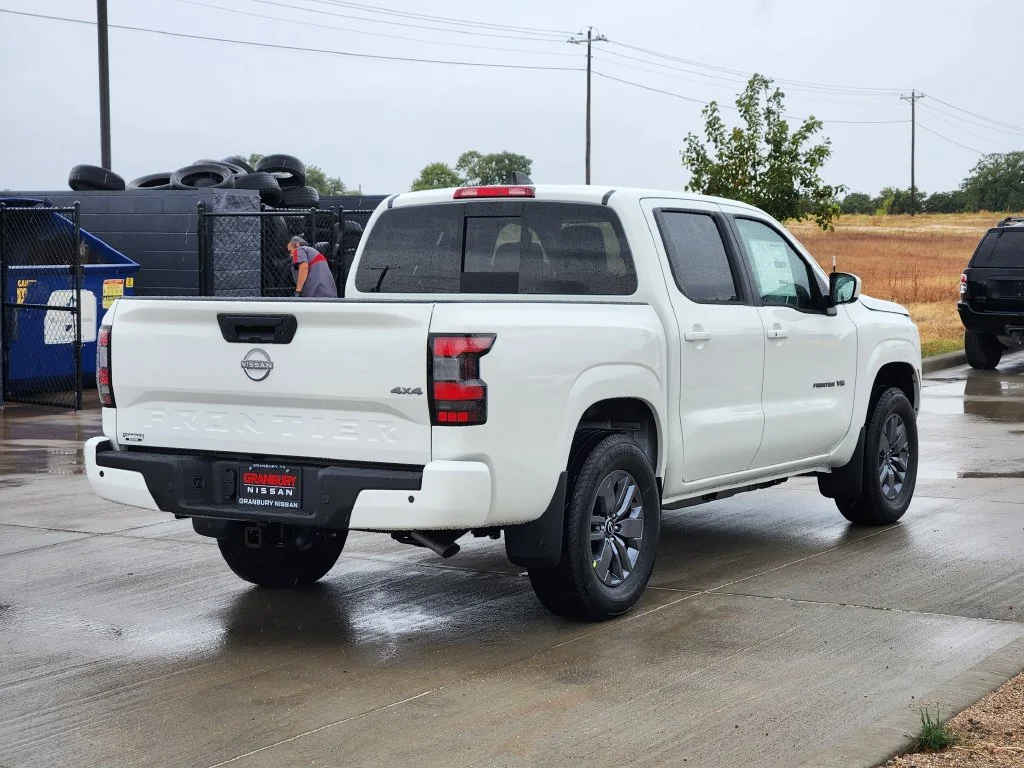 New 2027 Glacier White Nissan Crew Cab SV image 5