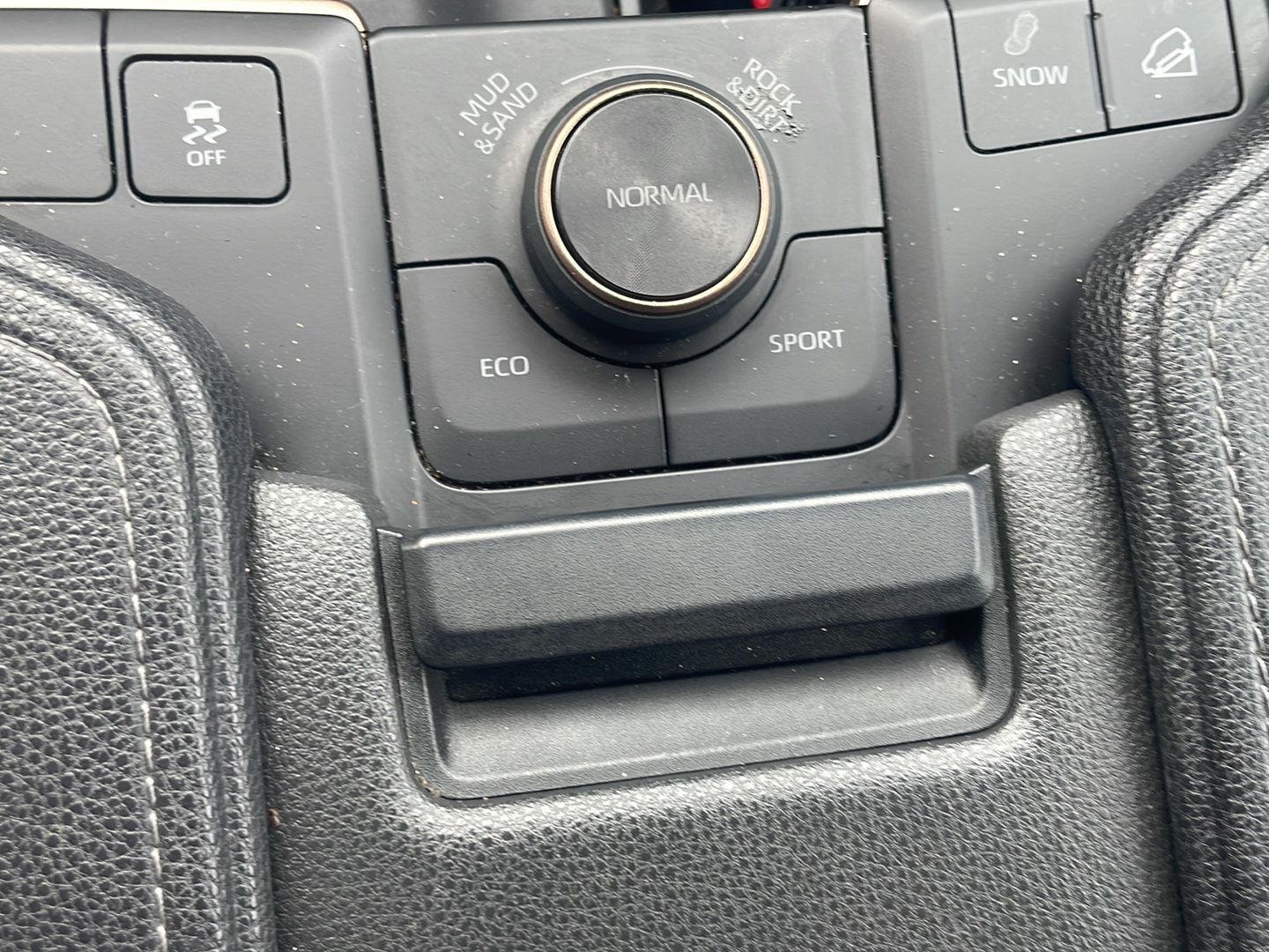 Used 2026 Wind Chill Pearl Toyota MAX Limited image 6