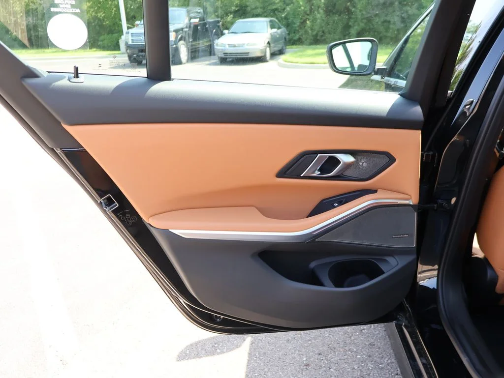 2025 BMW 3 Series 330i - Photo 21
