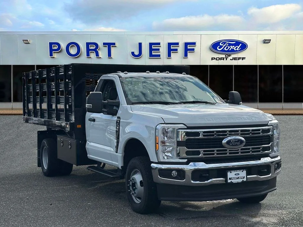 New 2024 Oxford White Ford F-350® XL image 2