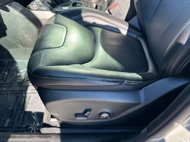 Used 2022 Gray Jeep Latitude Lux image 23