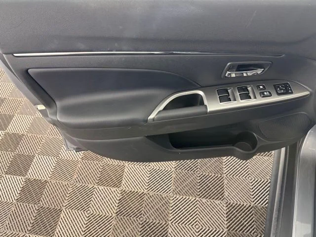 Used 2023 Gray Mitsubishi 2.0 SE image 22
