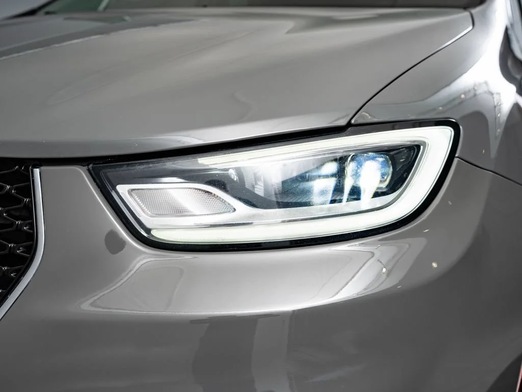 Used 2022 Ceramic Gray Clearcoat Chrysler Touring L image 14