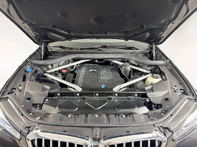 Used 2023 Dark Graphite Metallic BMW sDrive40i image 35
