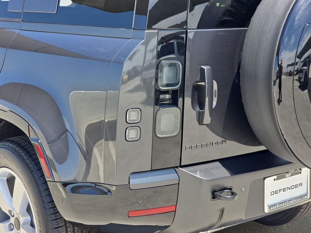 New 2026 Carpathian Grey Land Rover X-Dynamic SE image 36
