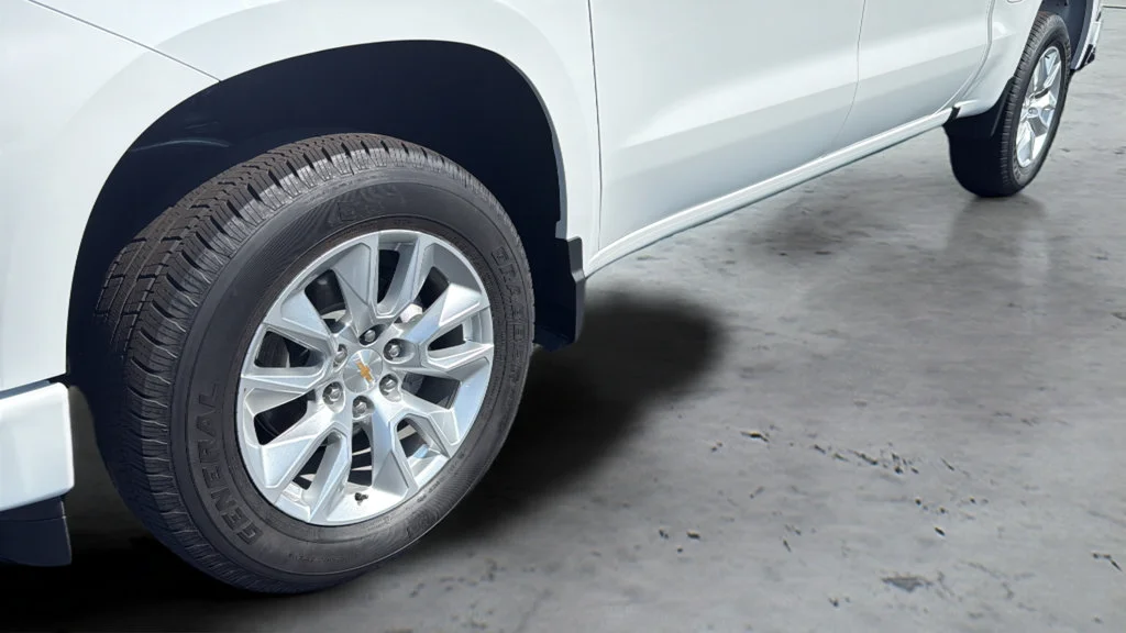 New 2026 Summit White Chevrolet Custom image 30