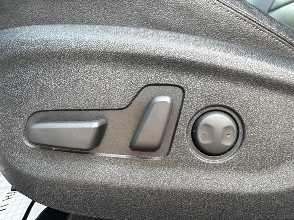 Used 2022 Silver Kia EX image 18