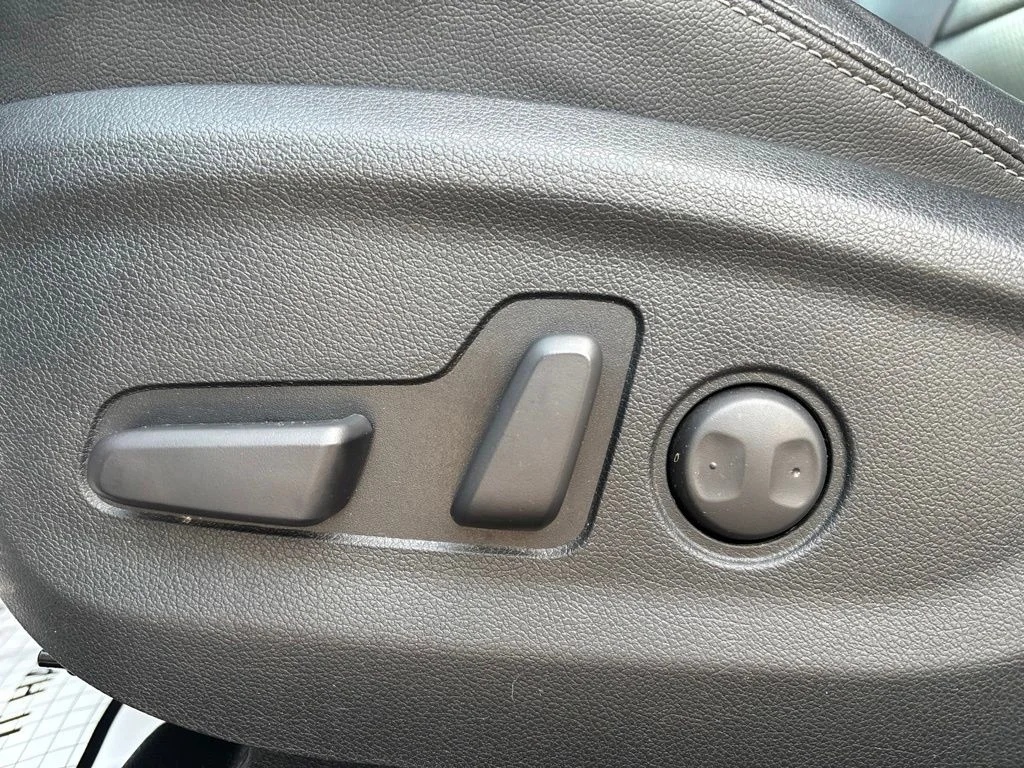 Used 2022 Silver Kia EX image 18