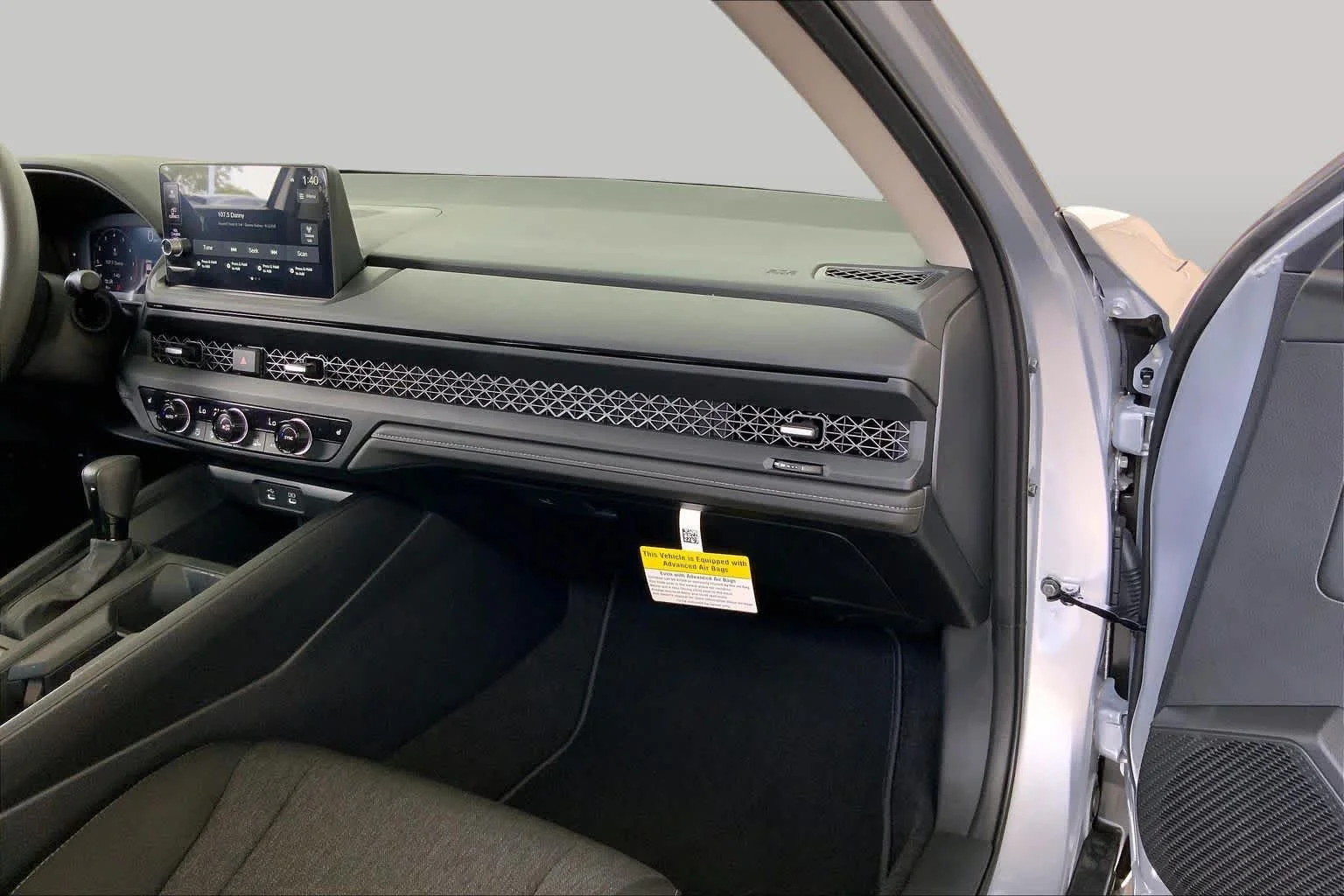 Used 2026 Solar Silver Metallic Honda SE image 19