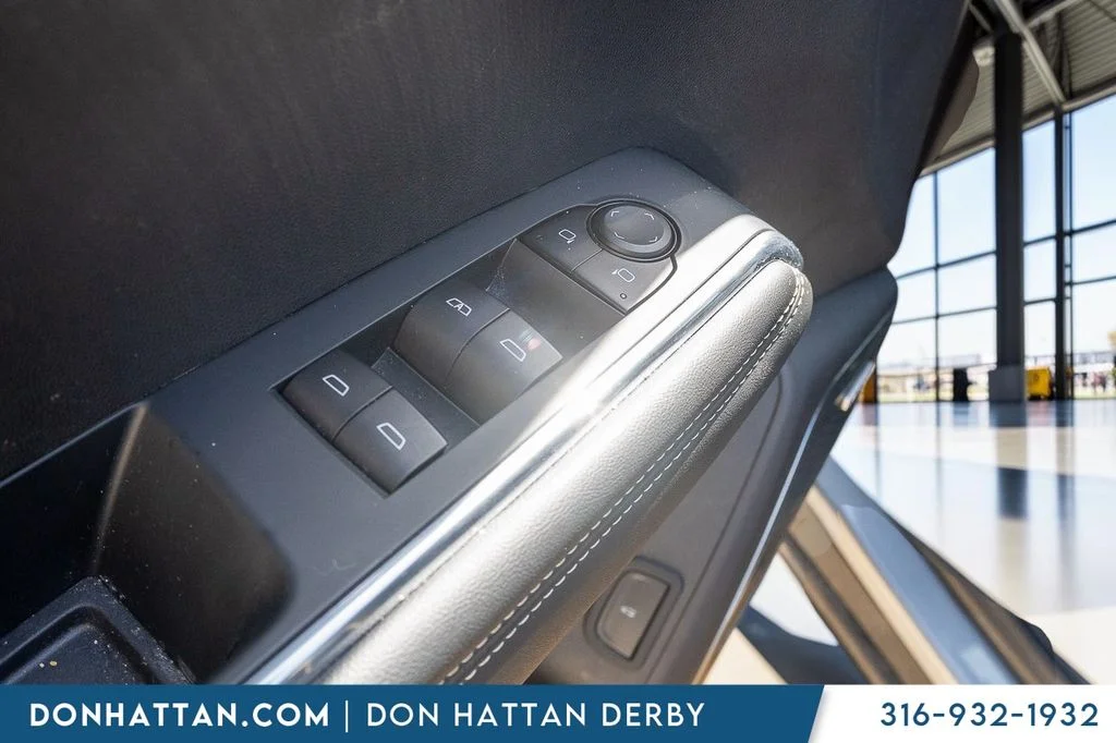 Used 2025 Silver GMC Elevation image 13