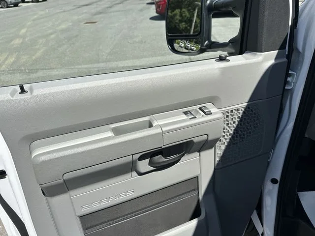 New 2027 Oxford White Ford E-350 SRW image 41