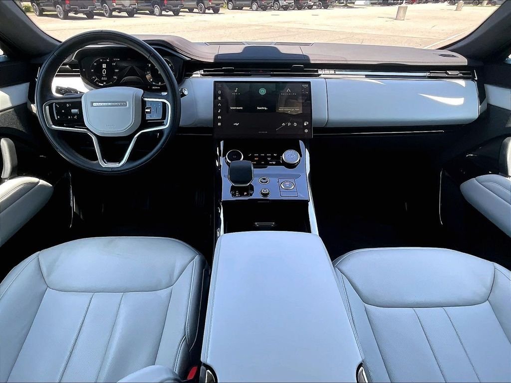 Used 2023 White Land Rover SE image 21