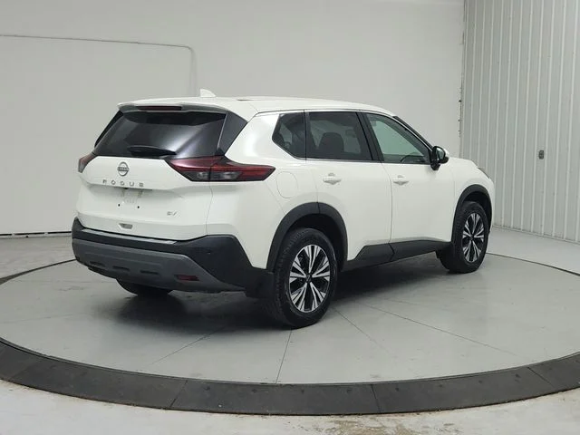 Used 2022 White Nissan SV image 8