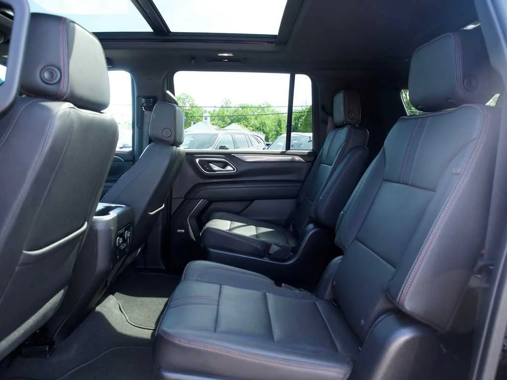 2023 Chevrolet Suburban RST - Photo 21
