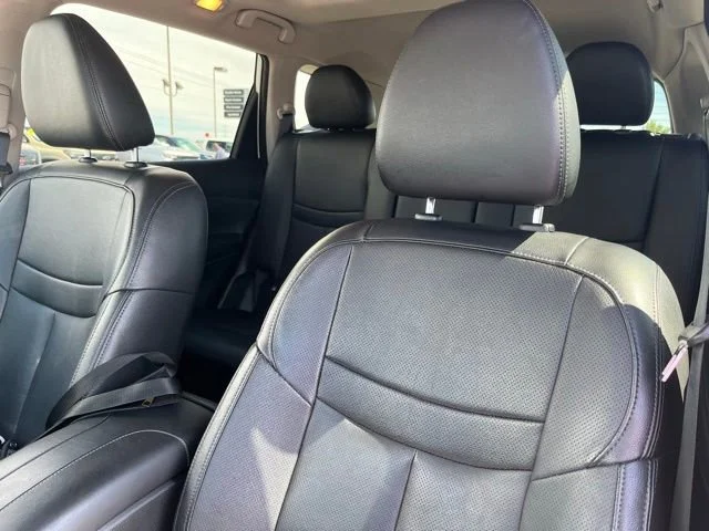 Used 2019 White Nissan SL image 14