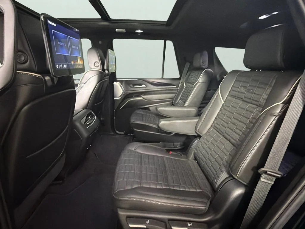 Used 2023 BLACK RAVEN Cadillac AWD V-Series image 30