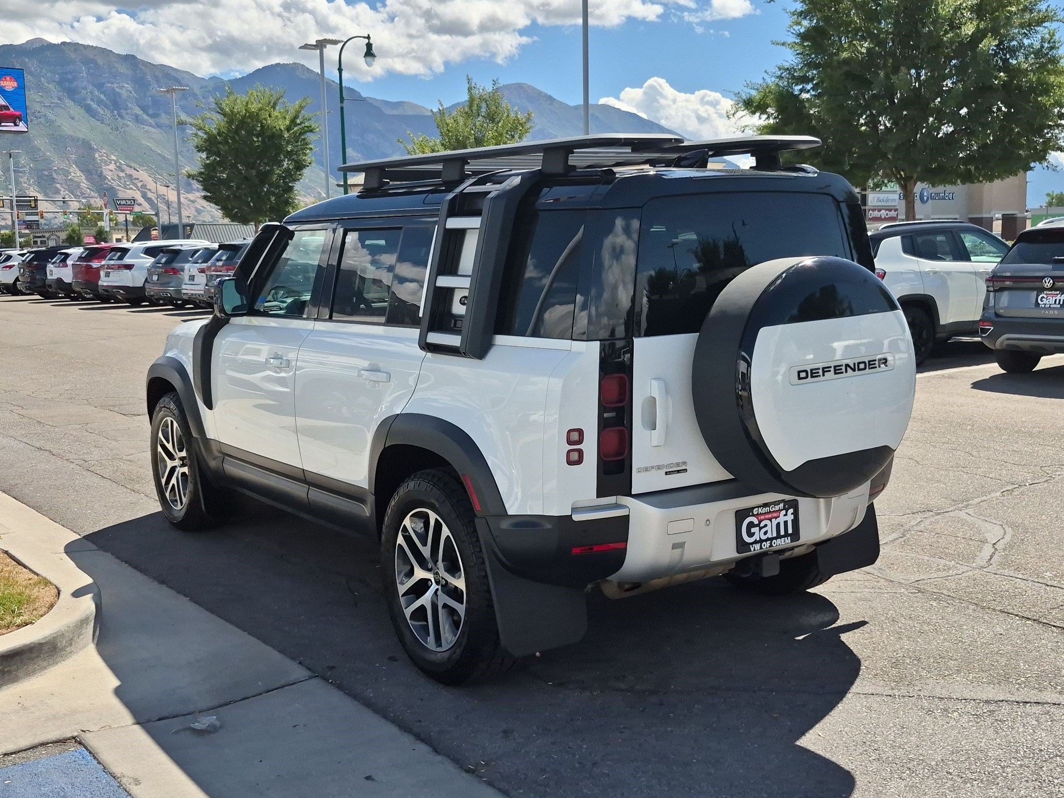 Used 2020 Fuji White Land Rover HSE image 5