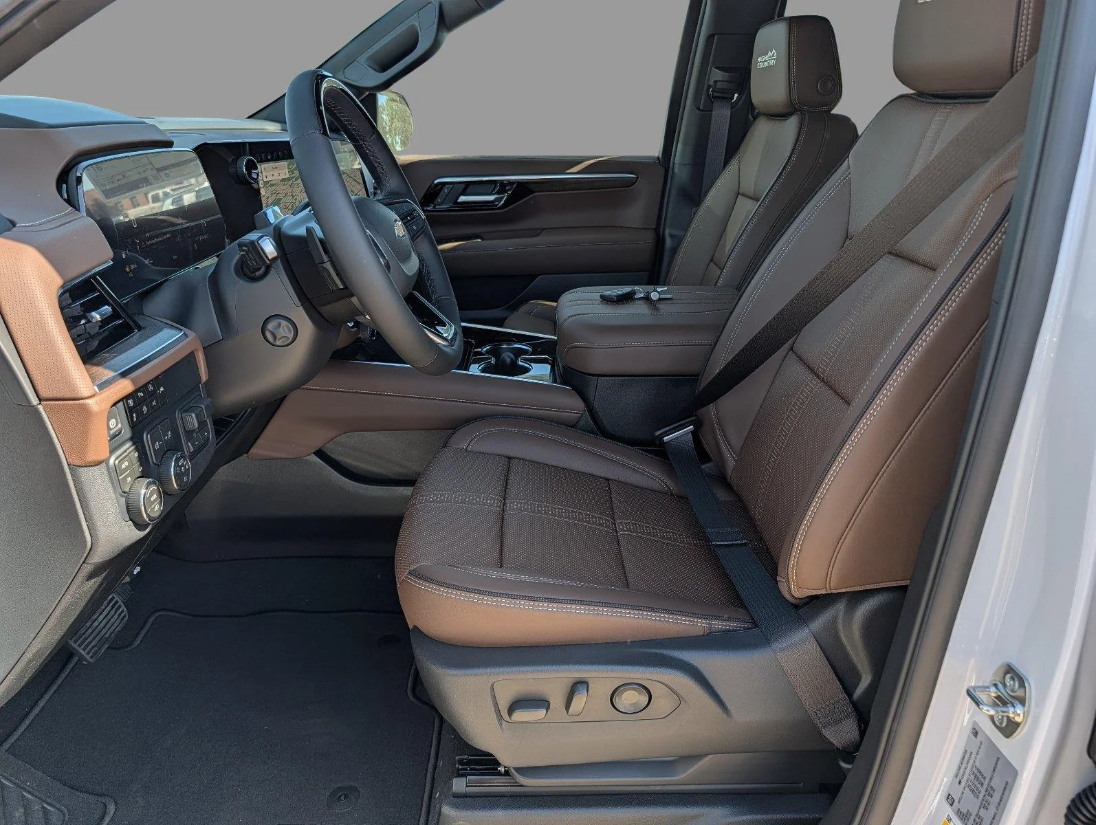 New 2027 Polar White Tricoat Chevrolet High Country image 11
