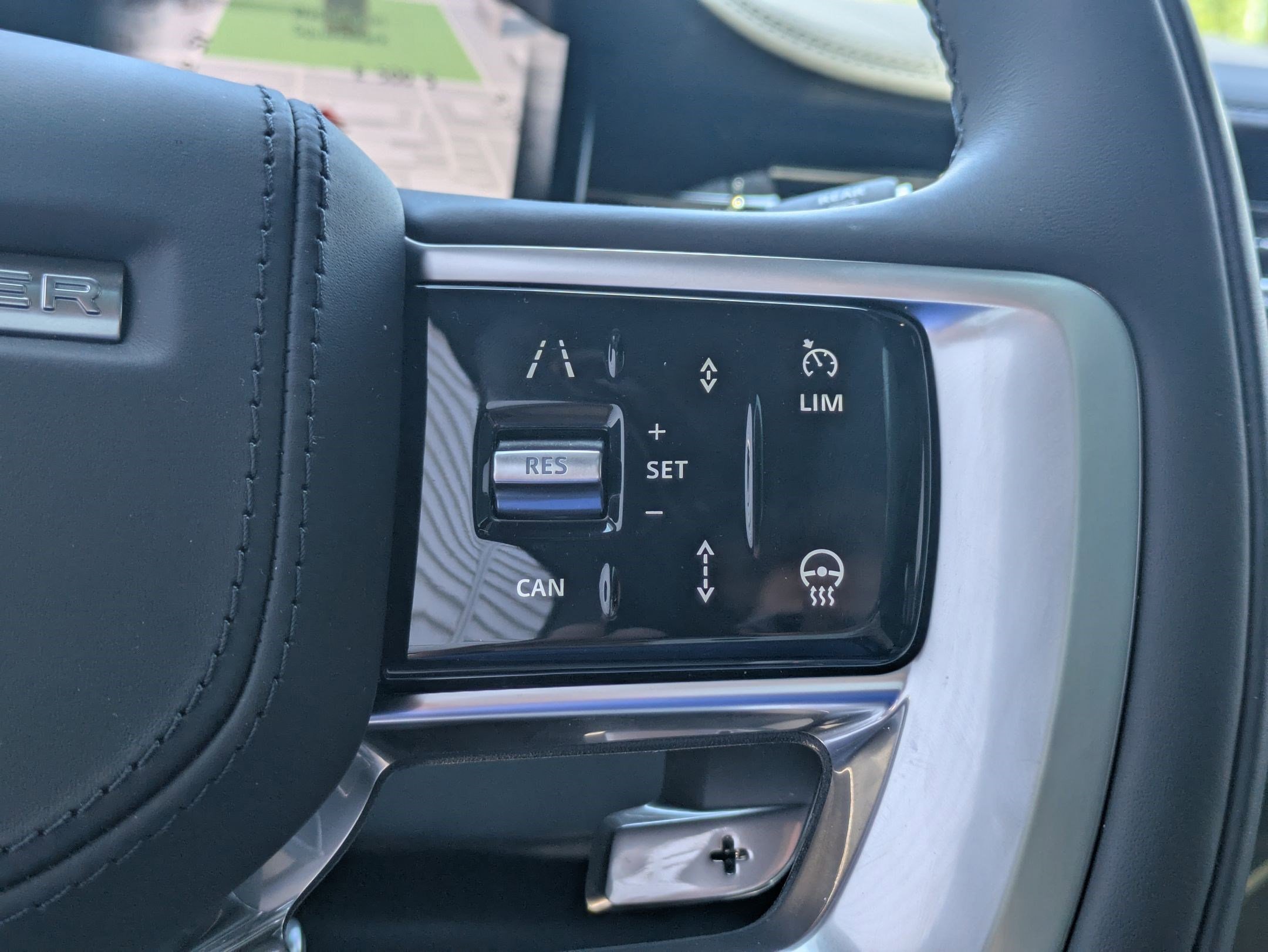 New 2025 Ostuni Pearl White Land Rover SV image 17