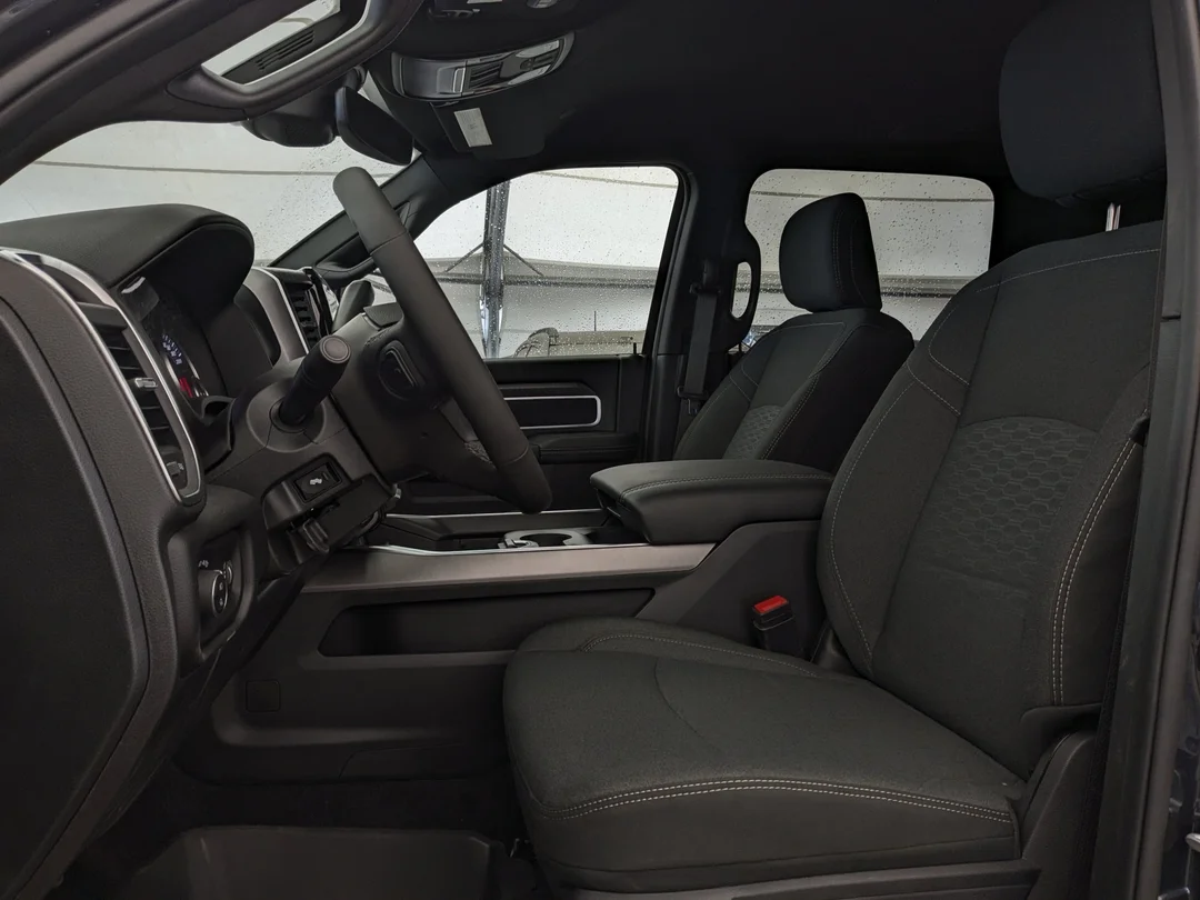 New 2026 Blue RAM Big Horn - - 6.7L HO Diesel - 5th Wheel/Gooseneck Prep - Sport App Pkg - Nav - Cargo Cam & More! image 15
