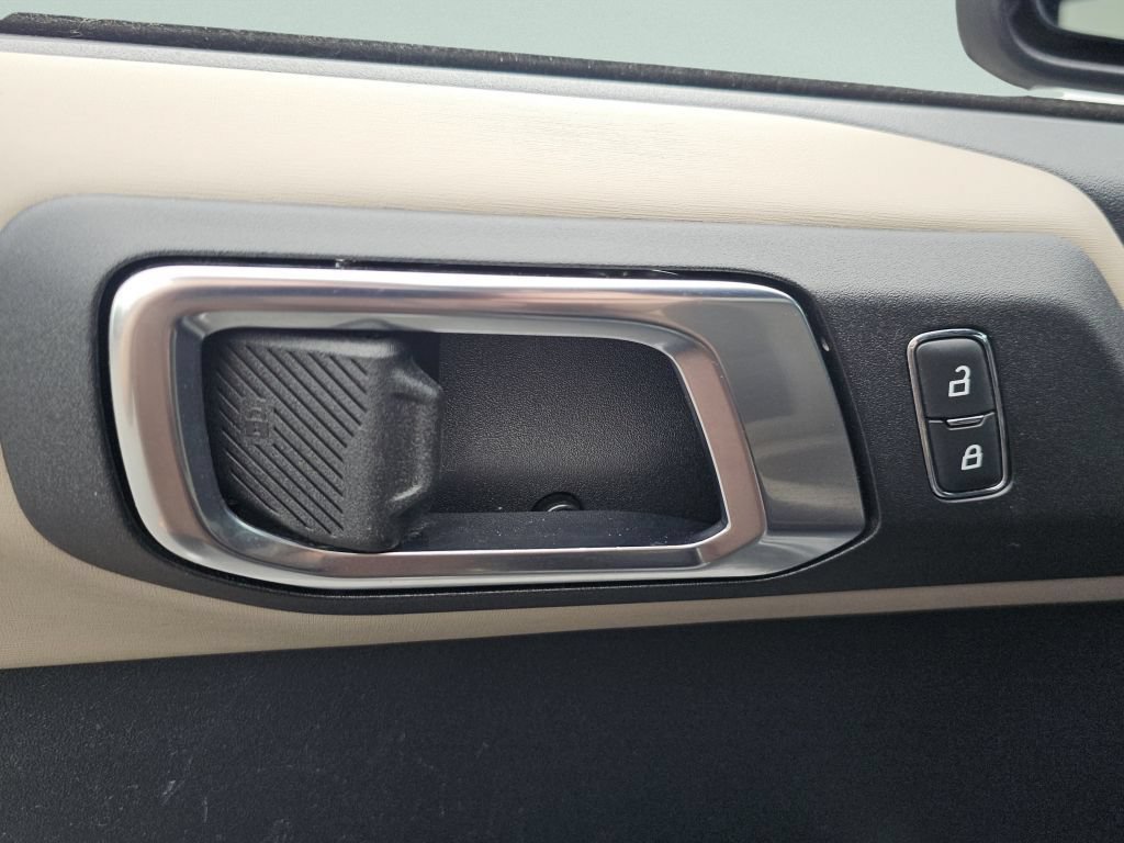 Used 2022 Gray Metallic Ford Wildtrak image 33