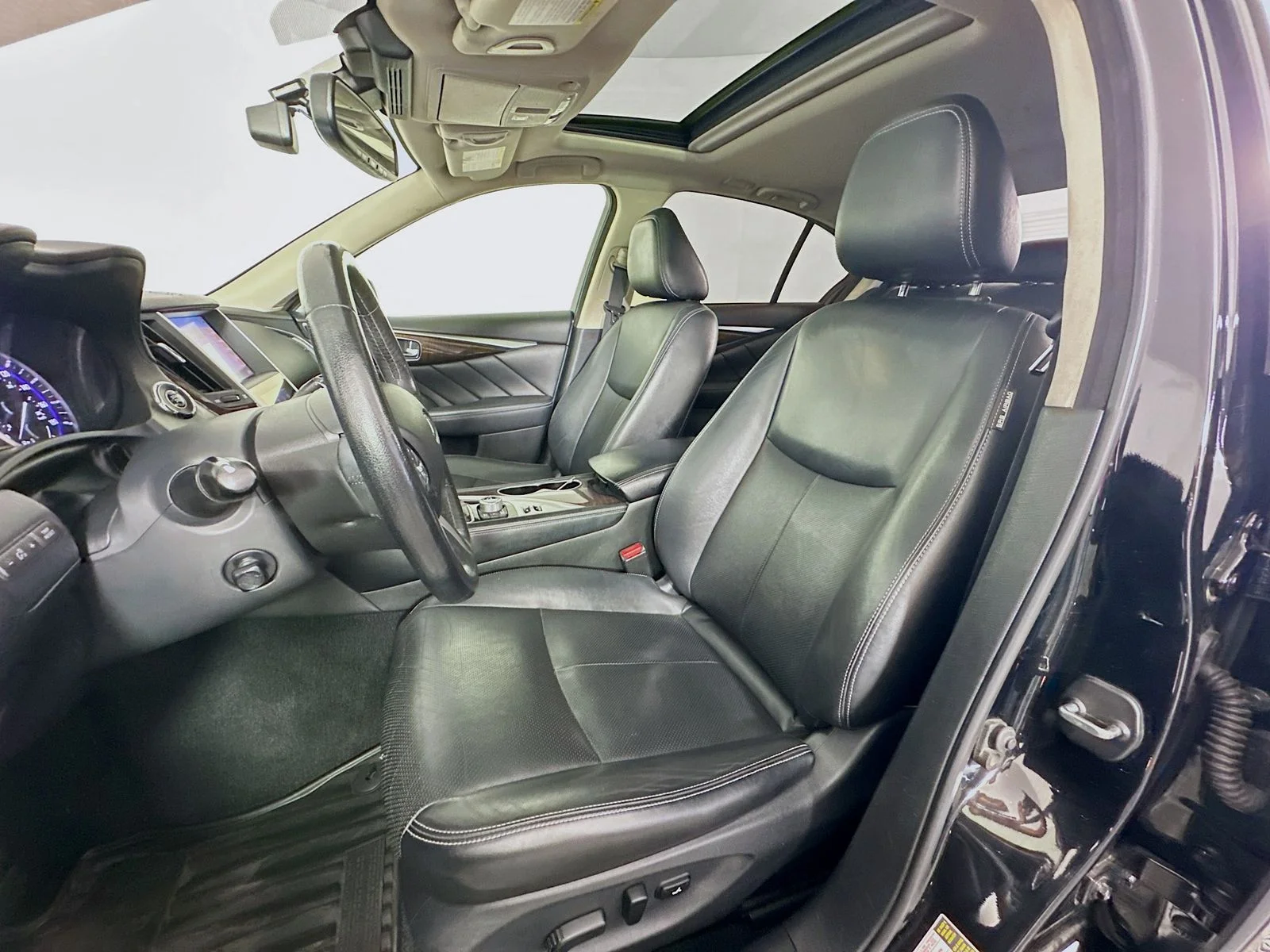Used 2017 Black Obsidian INFINITI 3.0t Premium image 22