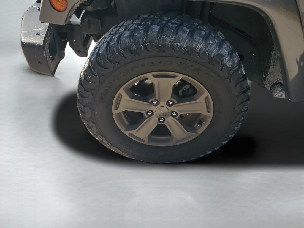 Used 2018 Gray Jeep Sport image 26