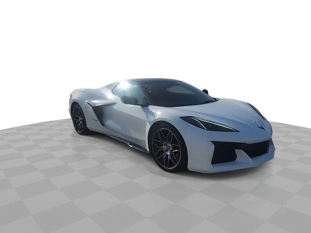 Used 2024 White Chevrolet Z06 image 2