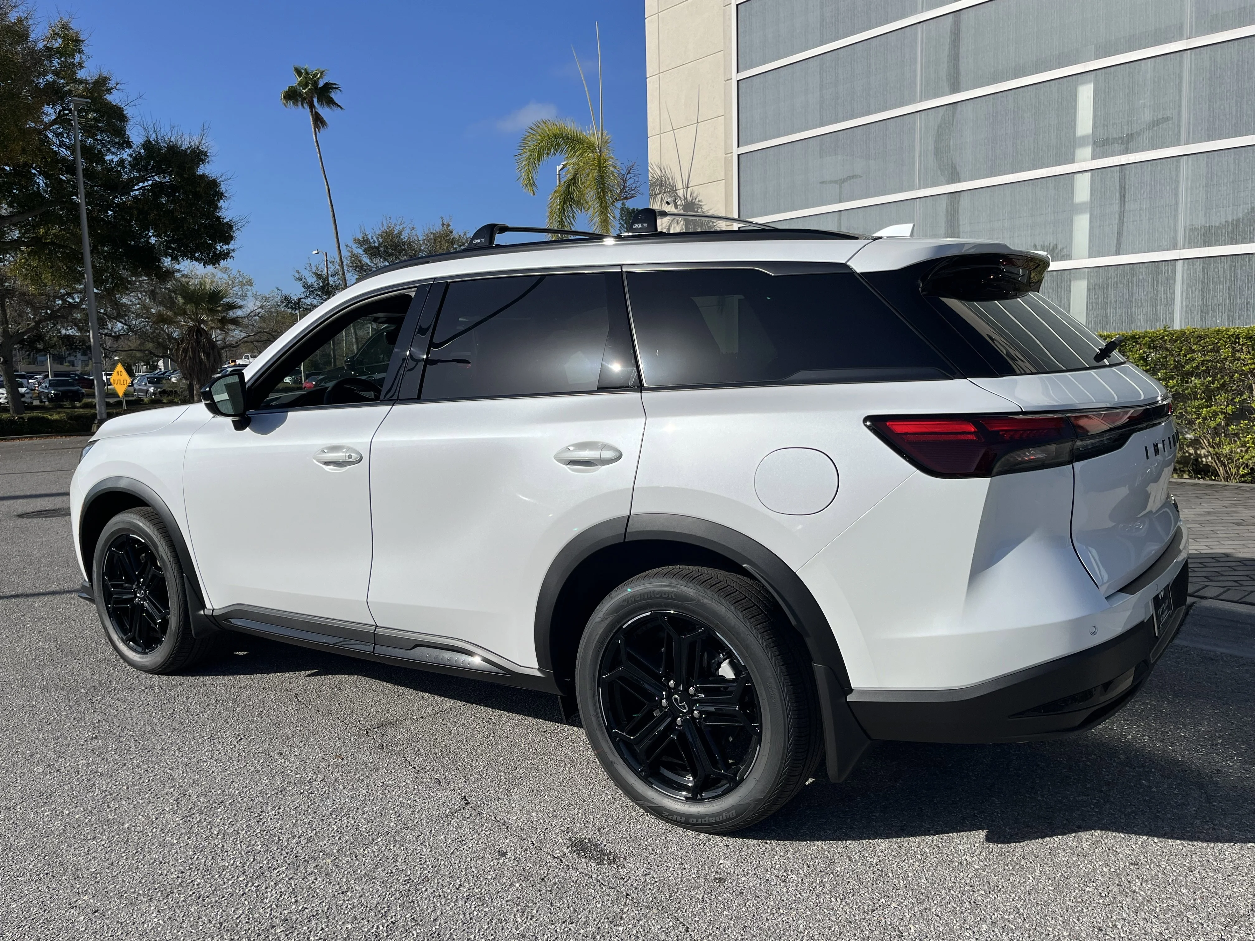 New 2026 Radiant White INFINITI SPORT image 3