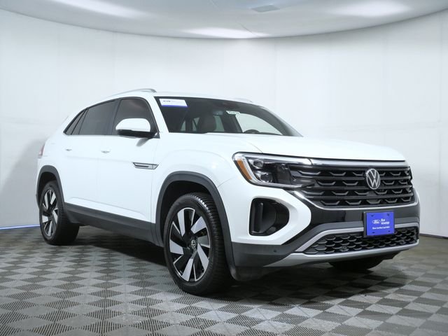 Certified Used 2024  Volkswagen 2.0T SE w/Technology image 1