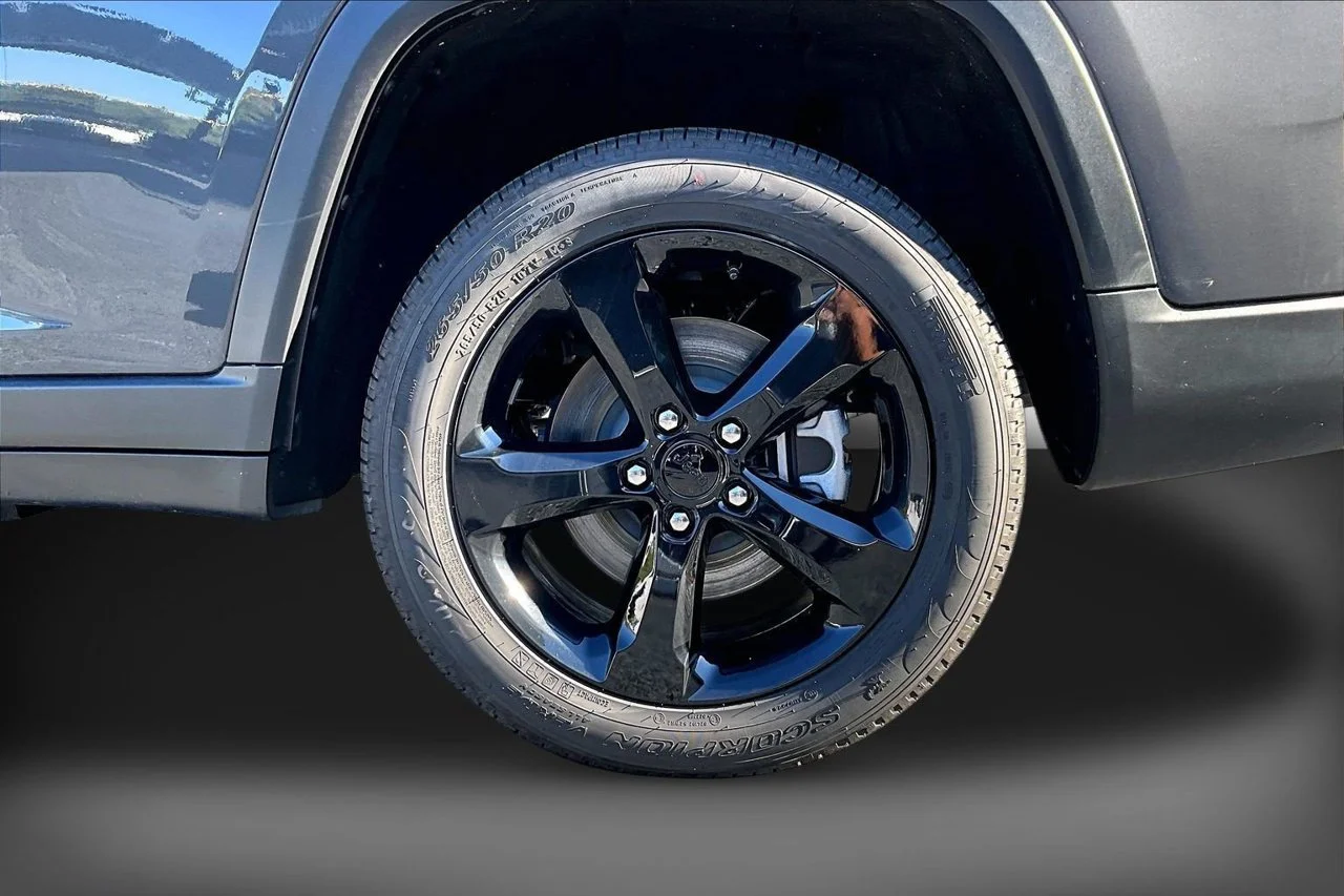 Used 2025 Gray Jeep Limited image 32
