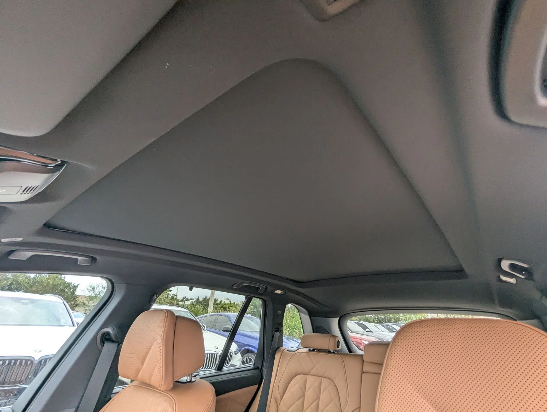 New 2026 Manhattan Green Metallic BMW xDrive50e image 19