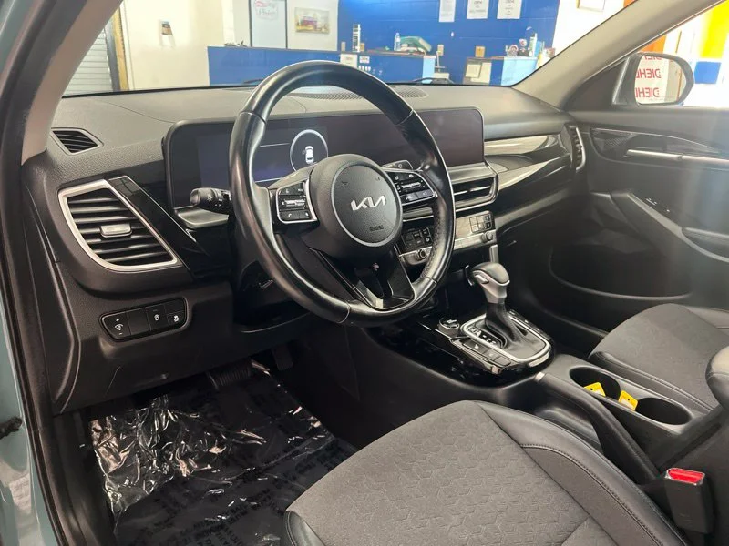 Used 2024 Blue Kia S image 18