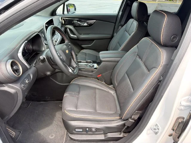 Certified Used 2025 Iridescent Pearl Tricoat Chevrolet Premier image 14