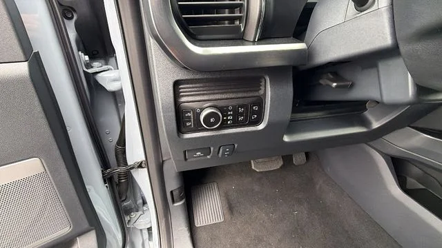 New 2026 Glacier Gray Metallic Tri-Coat Ford F-250® Lariat® image 69