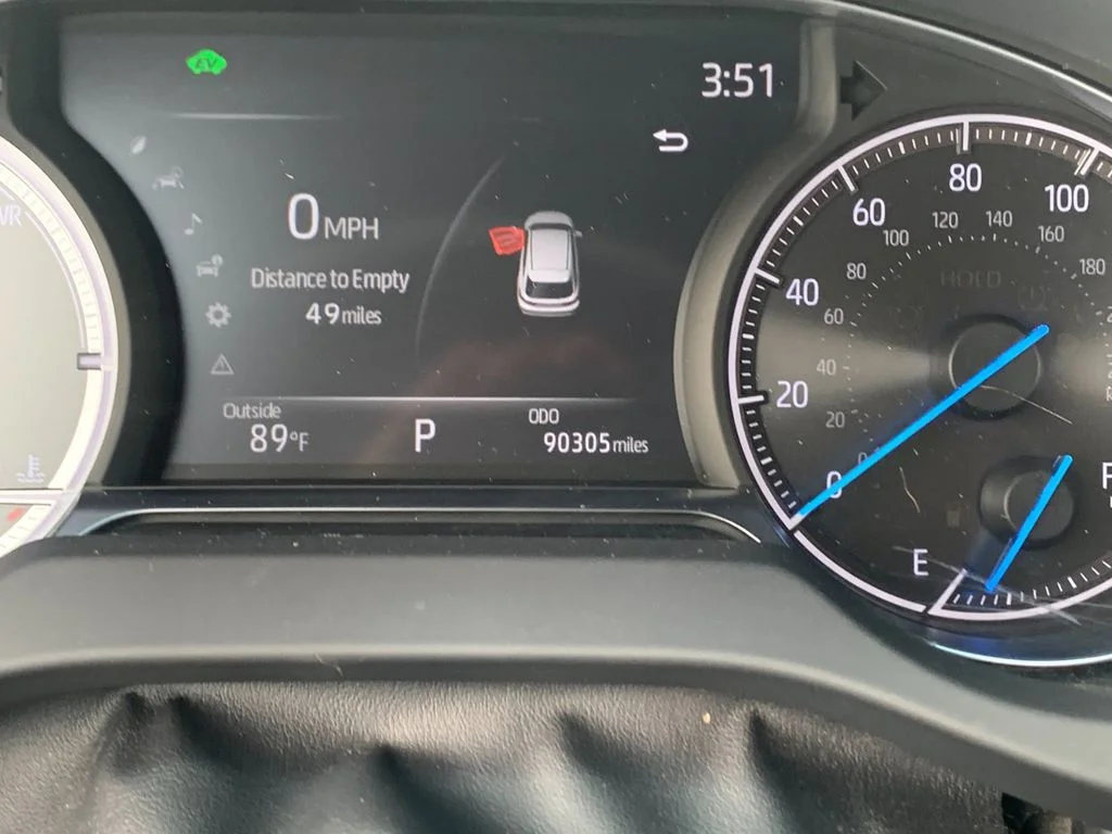 Used 2021 Black Toyota XLE image 31