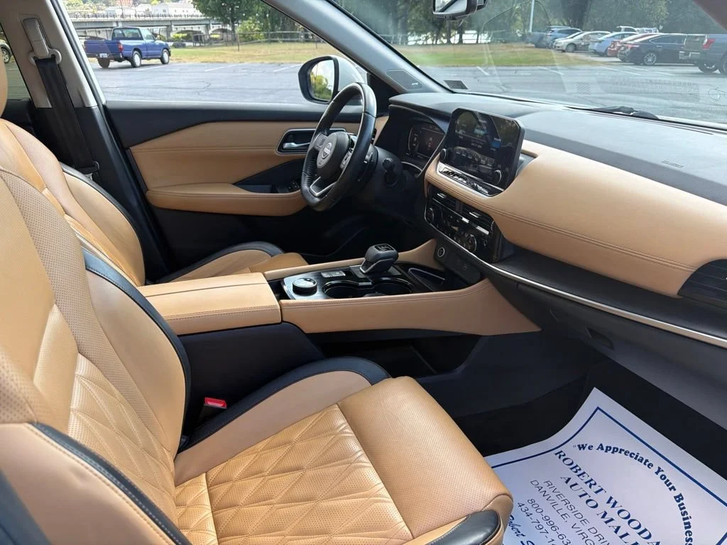 Used 2023 White Nissan Platinum image 14