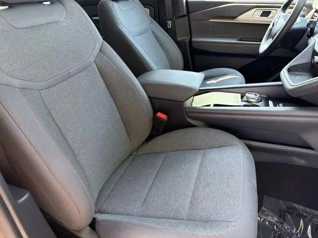 Used 2025 Vapor Blue Ford Active image 19