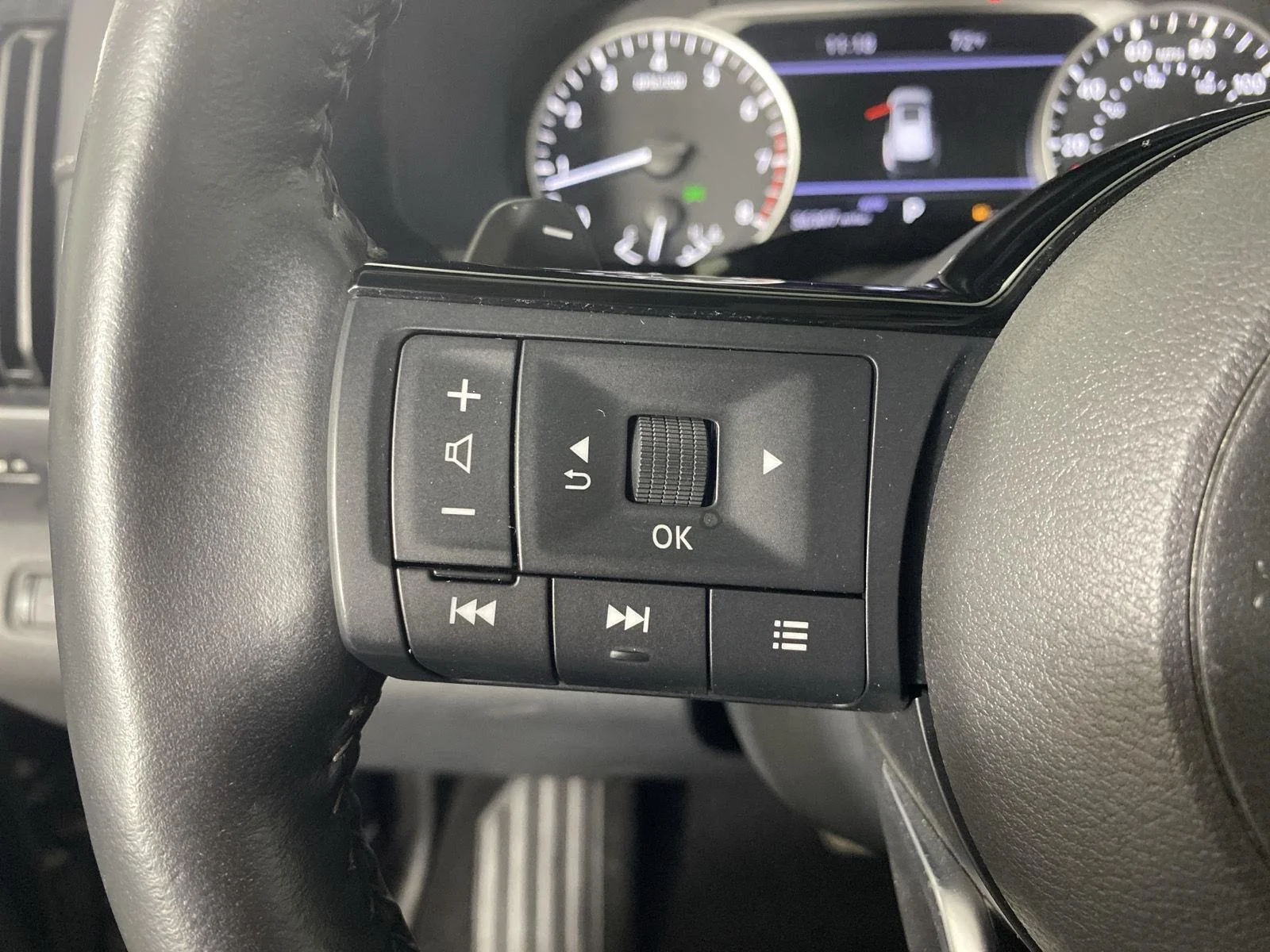 Used 2024 Super Black Nissan SL image 16