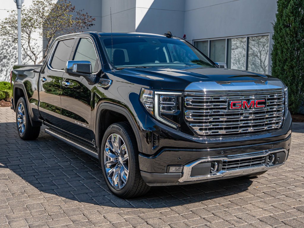 Used 2024 Onyx Black GMC Denali image 12