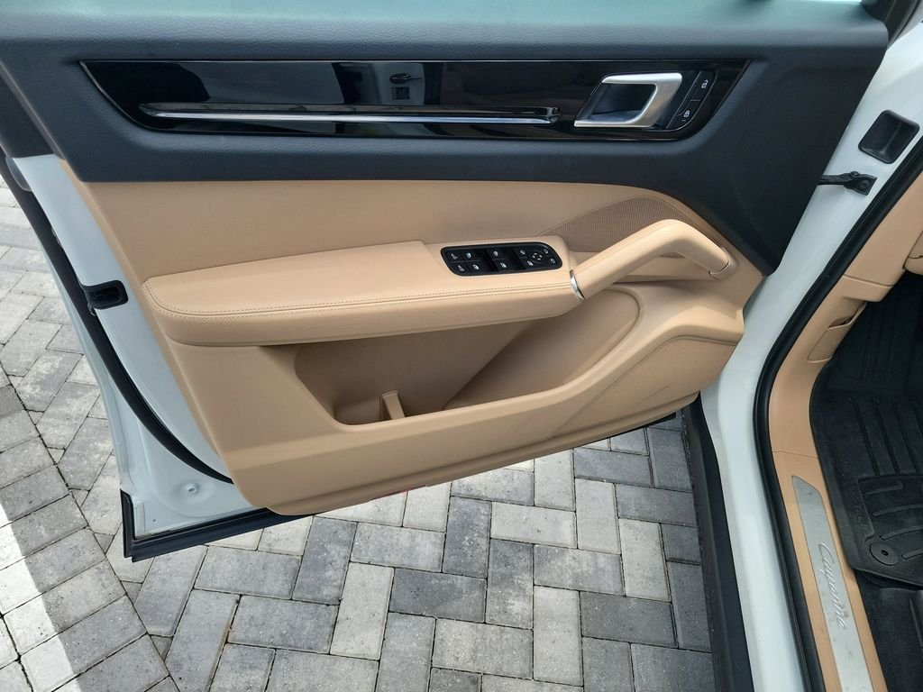 Used 2022  Porsche  image 23