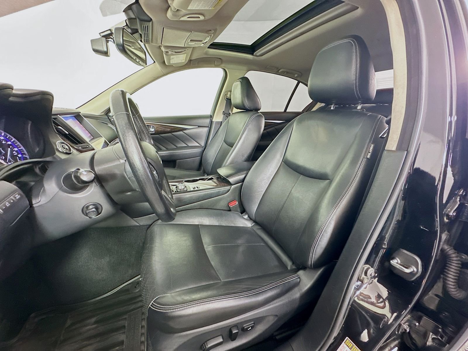Used 2017 Black Obsidian INFINITI 3.0t Premium image 22