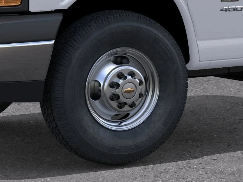 New 2026 Summit White Chevrolet 2WT image 9