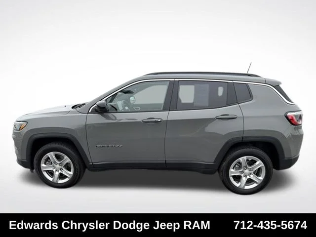 Used 2023 Gray Jeep Latitude image 4