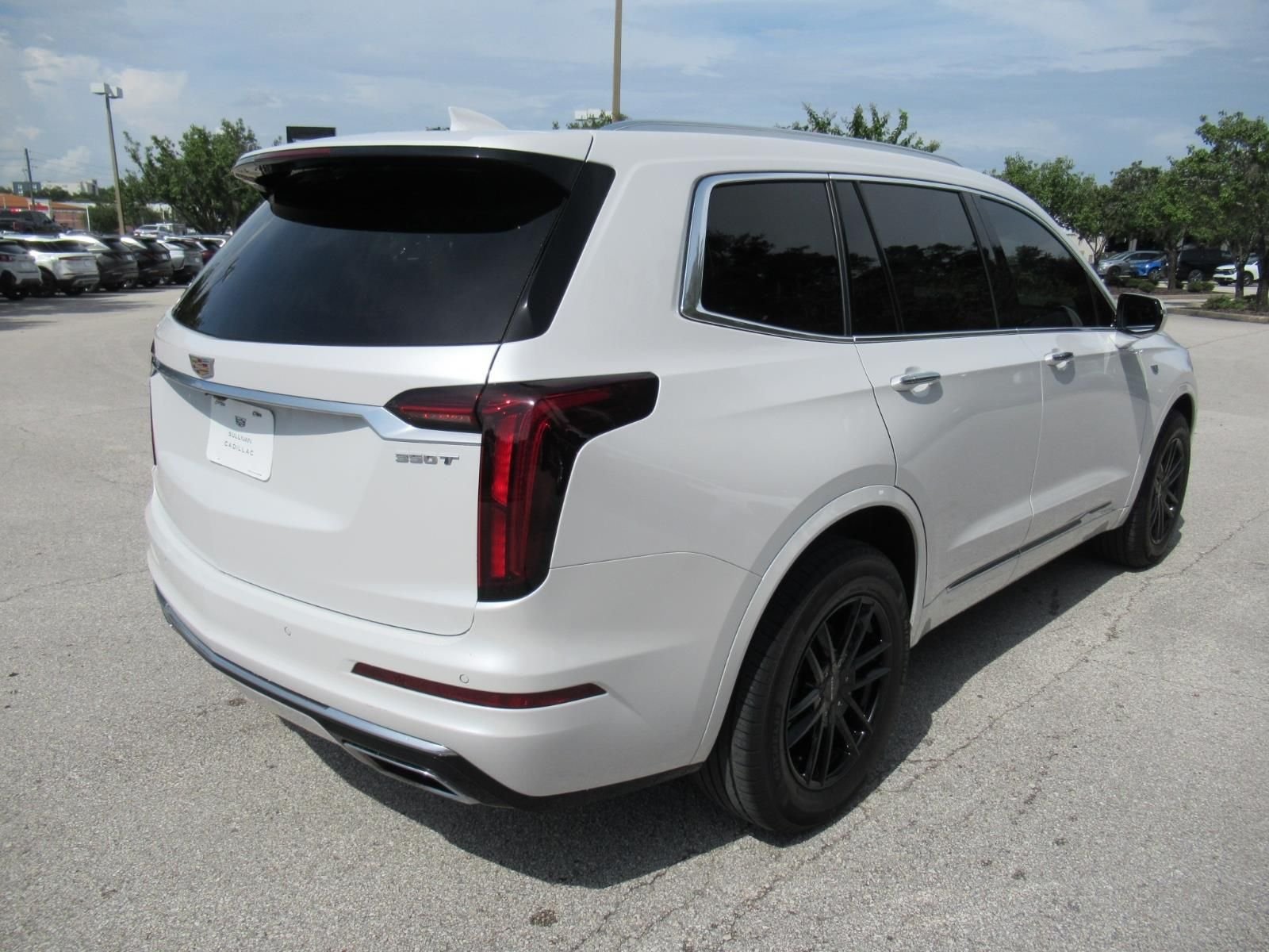Used 2022 White Cadillac Luxury image 7