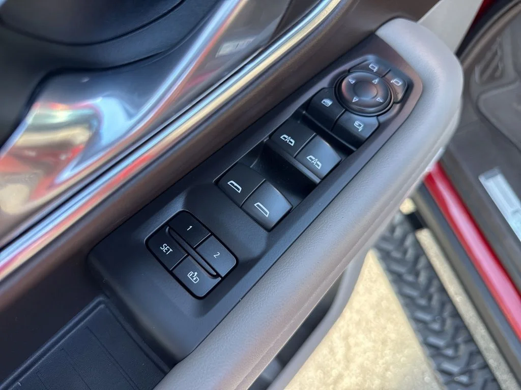 Used 2023 Red Chevrolet Z71 image 39