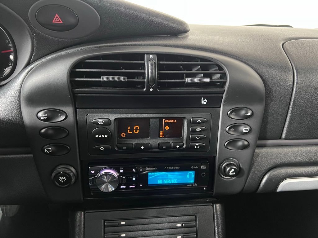 Used 2003  Porsche Carrera image 30